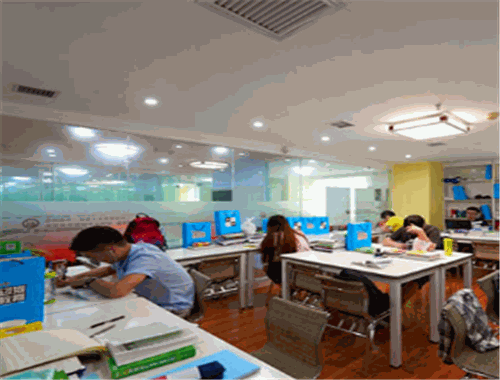 小馬過(guò)河教育 專業(yè)教育咨詢，助力學(xué)子揚(yáng)帆遠(yuǎn)航